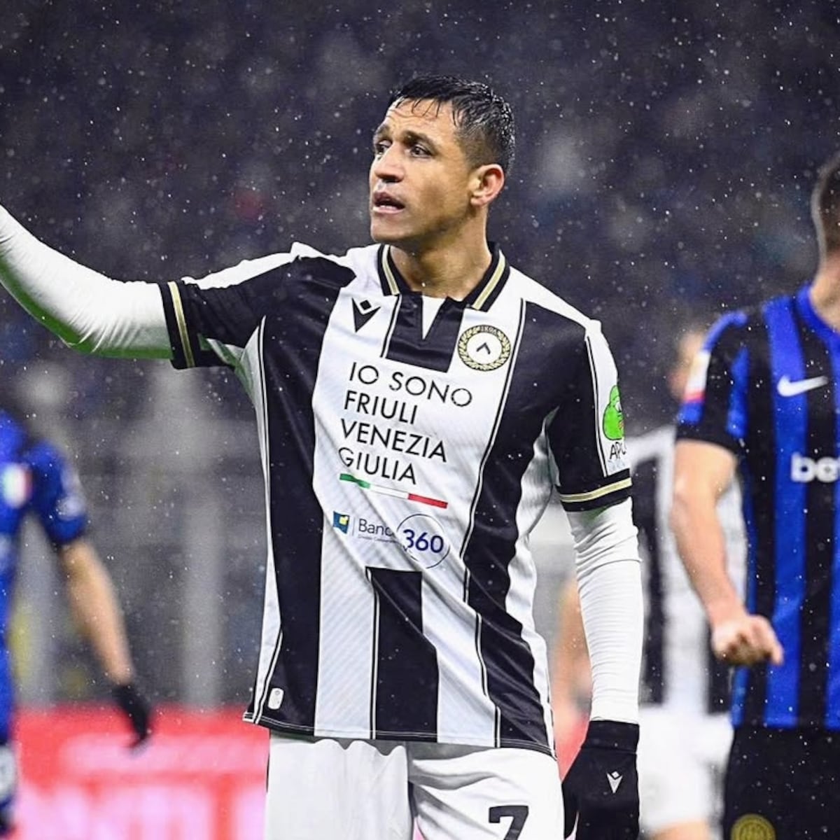 Alexis Sánchez podría dejar Europa por la U Alexis Sánchez podría dejar Europa por la U