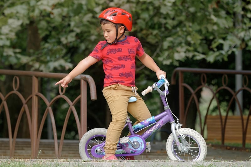 Niño en bicicleta