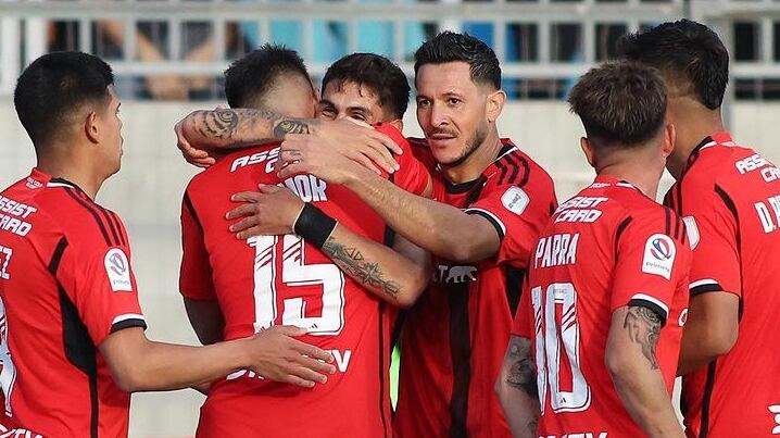 La Policía de Investigaciones de Chile indaga a más de una veintena de futbolistas de Colo Colo por la presunta obtención irregular de licencias de conducir en la ciudad de Santa Cruz.