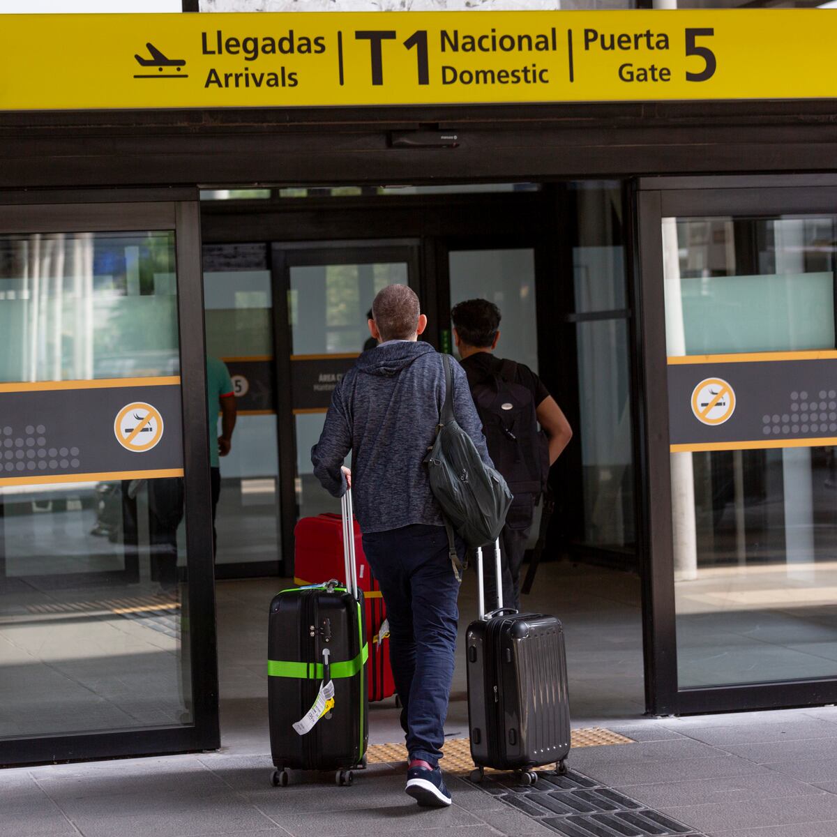 Caos en Aeropuerto de Santiago por remodelación Caos en Aeropuerto de Santiago por remodelación