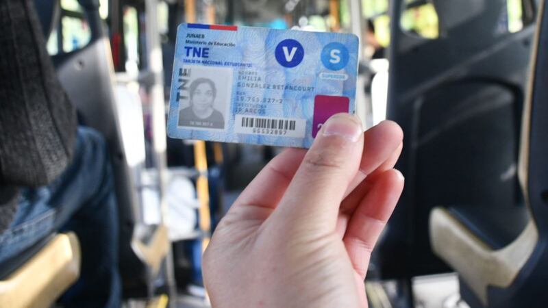 Contraloría aclara uso del pase escolar: podrá utilizarse todo el año, pero sólo para fines académicos