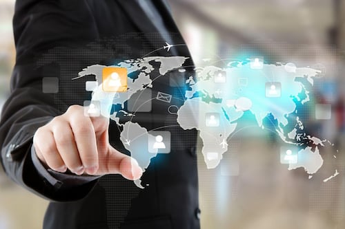 Cómo las marcas internacionales localizan sus servicios online para Latinoamérica