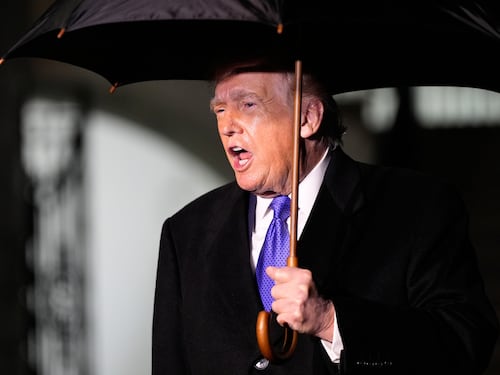 Trump está dispuesto a recibir el Nobel si se lo ofrece Machado, pero el Comité descarta esa opción