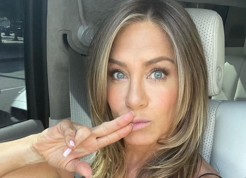Jennifer Aniston traz um novo corte de cabelo poderoso para mulheres 50+
