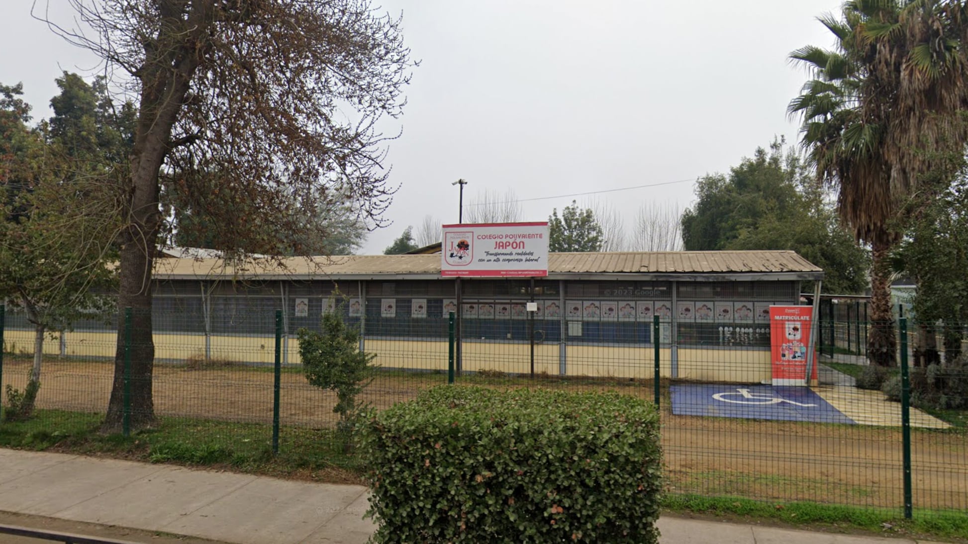 Un estudiante fue contenido en las afueras del establecimiento en Curicó