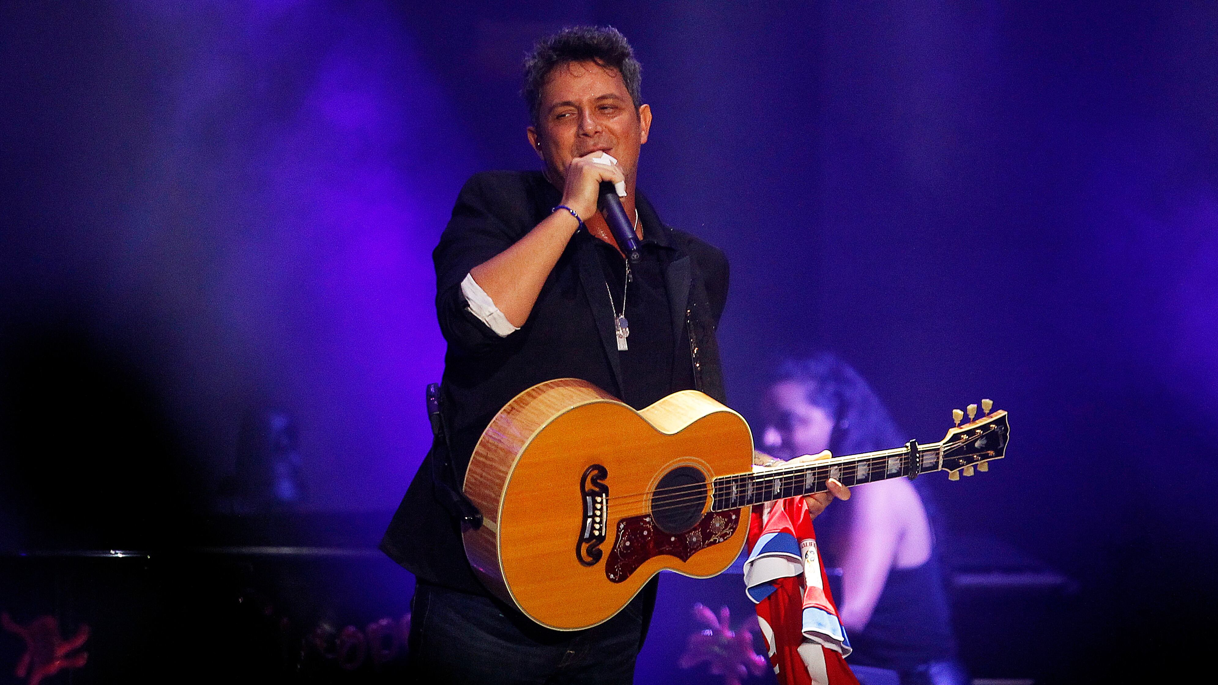 El cantante español durante una de sus últimas presentaciones en el Festival de Viña del Mar.