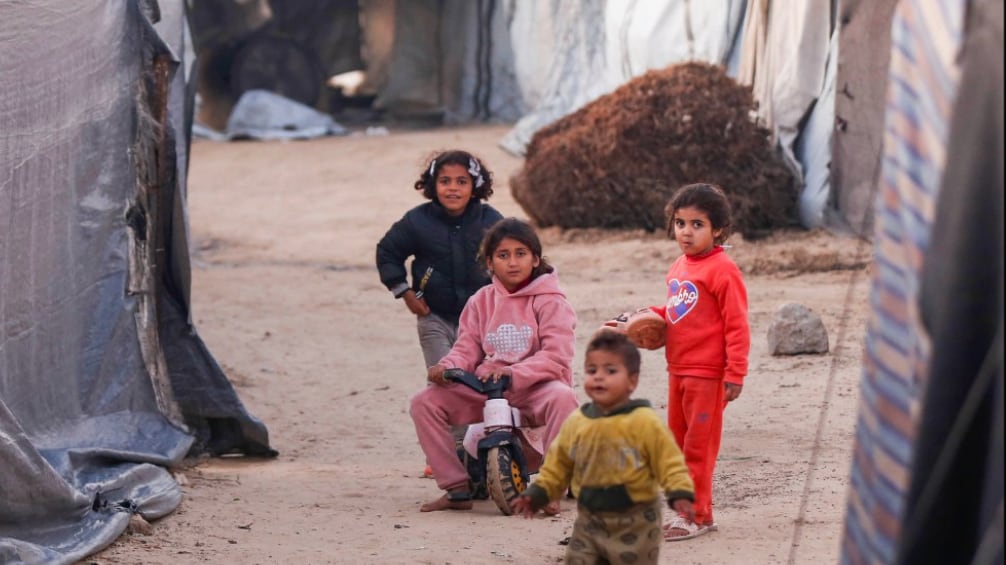 El conflicto actual en Gaza ha tenido consecuencias devastadoras para sus habitantes más jóvenes, arruinando su educación, su salud y su esperanza en el futuro. Foto: UNWRA.