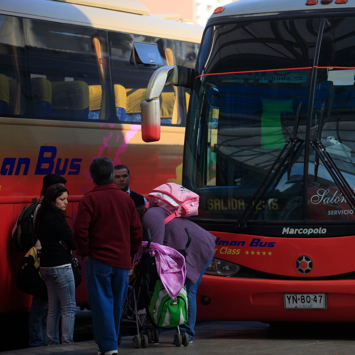 Choferes de buses bloquean terminal Alameda por despidos Choferes de buses bloquean terminal Alameda por despidos