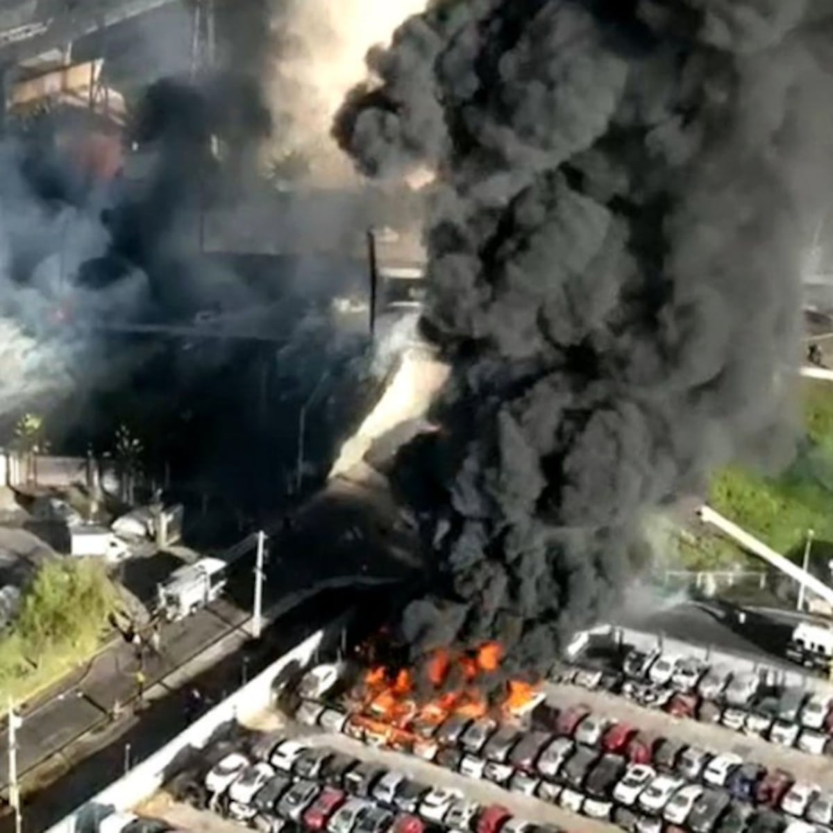 Nueve víctimas fatales y 12 heridos tras explosión en Renca Nueve víctimas fatales y 12 heridos tras explosión en Renca