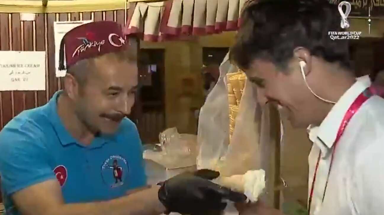 El divertido momento que vivió Roberto Cox con vendedor de helados durante despacho en Qatar