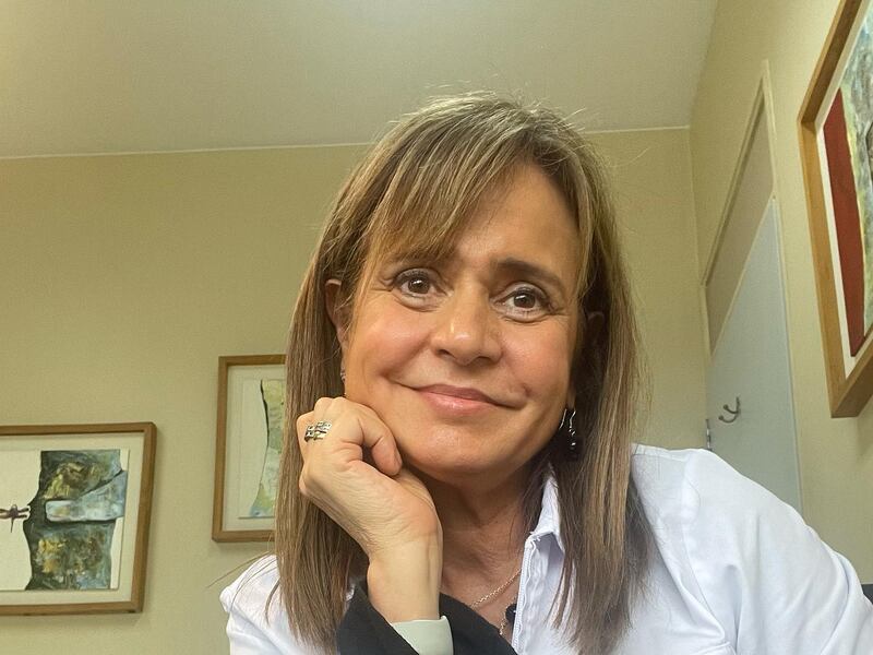 Jacqueline van Rysselberghe es contratada en el SML de Concepción por trato directo y trabajará solo los viernes: usuarios llenaron las redes de críticas