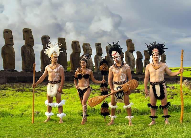 Pangal Andrade, su hermano Lorenzo Andrade y su primo Diego Astorga llegarán a Rapa Nui con “El Clan” | Gentileza: Canal 13