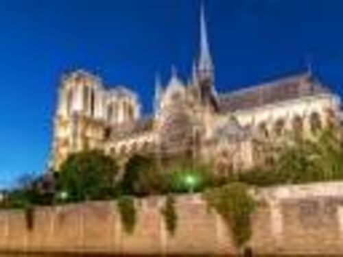 La misión para rescatar un derruído monumento de París