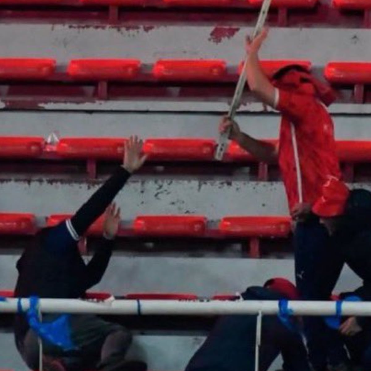 Independiente culpa a hinchas de la U por incidentes Independiente culpa a hinchas de la U por incidentes
