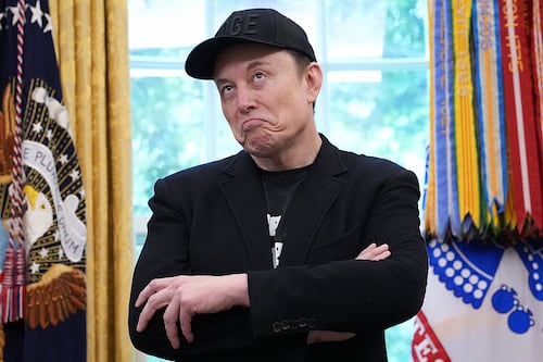 La lealtad de clientes a Tesla se desploma tras respaldo de Elon Musk a Donald Trump