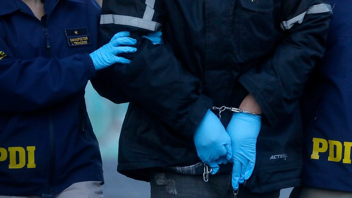 Al psicopedagogo en práctica del colegio en Buin se le decretó la cautelar de prisión preventiva mientras dure los 90 días de investigación del caso.