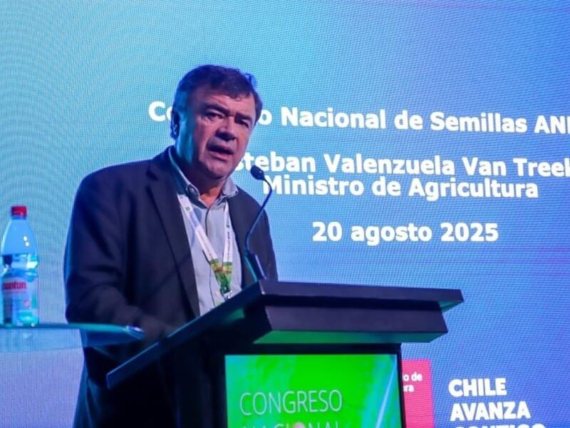 Exministro de Agricultura pone paños fríos tras salida del gobierno y se mostró “agradecido” con el presidente Boric