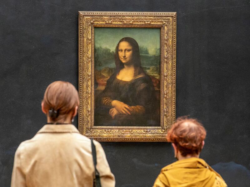 Activistas arrojan sopa al cristal de la Mona Lisa entre protestas agrícolas en Francia 
