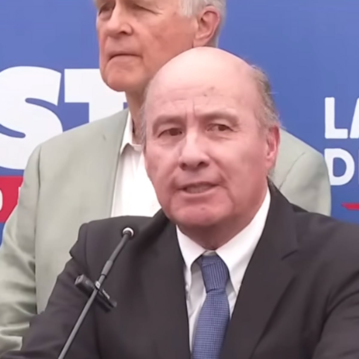 Detienen al economista Jorge Quiroz por conducir ebrio Detienen al economista Jorge Quiroz por conducir ebrio