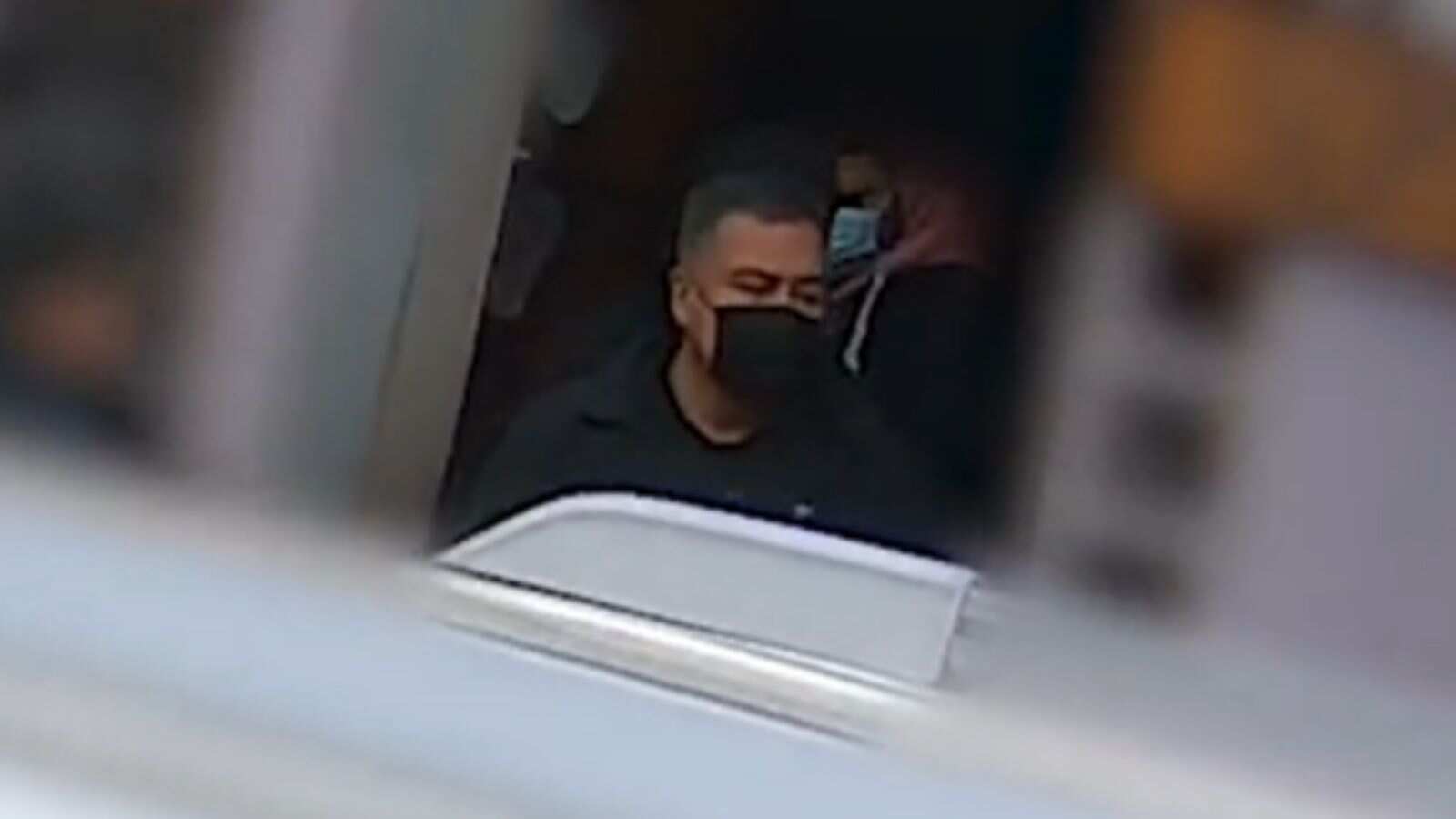 En un restaurante y tranquilo: Revelan video del momento en que fue detenido Héctor Llaitul