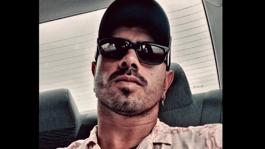 tras el anuncio del quiebre definitivo, Diego Sánchez no se había pronunciado. No obstante, la periodista Cecilia Gutiérrez compartió en su cuenta de Instagram un video en el que se ve al futbolista disfrutando de su soltería.
En el clip se puede ver al ex de Yamila Reyna bailar de una forma cercana y coqueta con otra mujer, aunque aún no existe información sobre quién es.
VIDEO | Diego Sánchez disfruta de su soltería tras su quiebre con Yamila Reyna