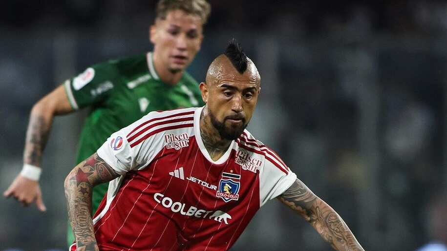 El mediocampista del Cacique respondió con polémicas declaraciones en sus redes sociales a las críticas por no clasificar a la selección chilena a dos mundiales.