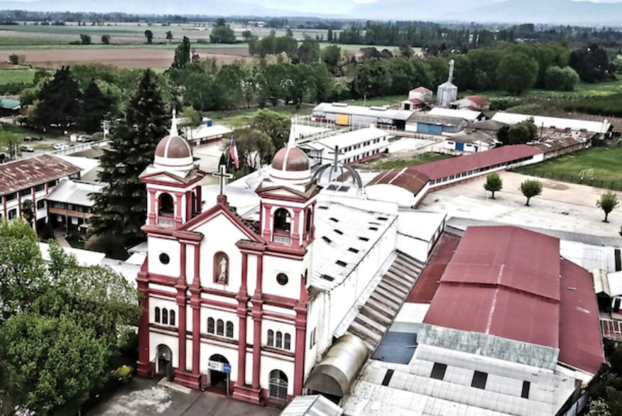Suspenden clases en colegio de Linares por aviso de tiroteo: investigan rayado al interior del recinto