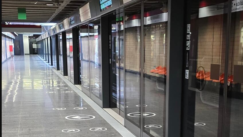 Puertas de estación San Pablo