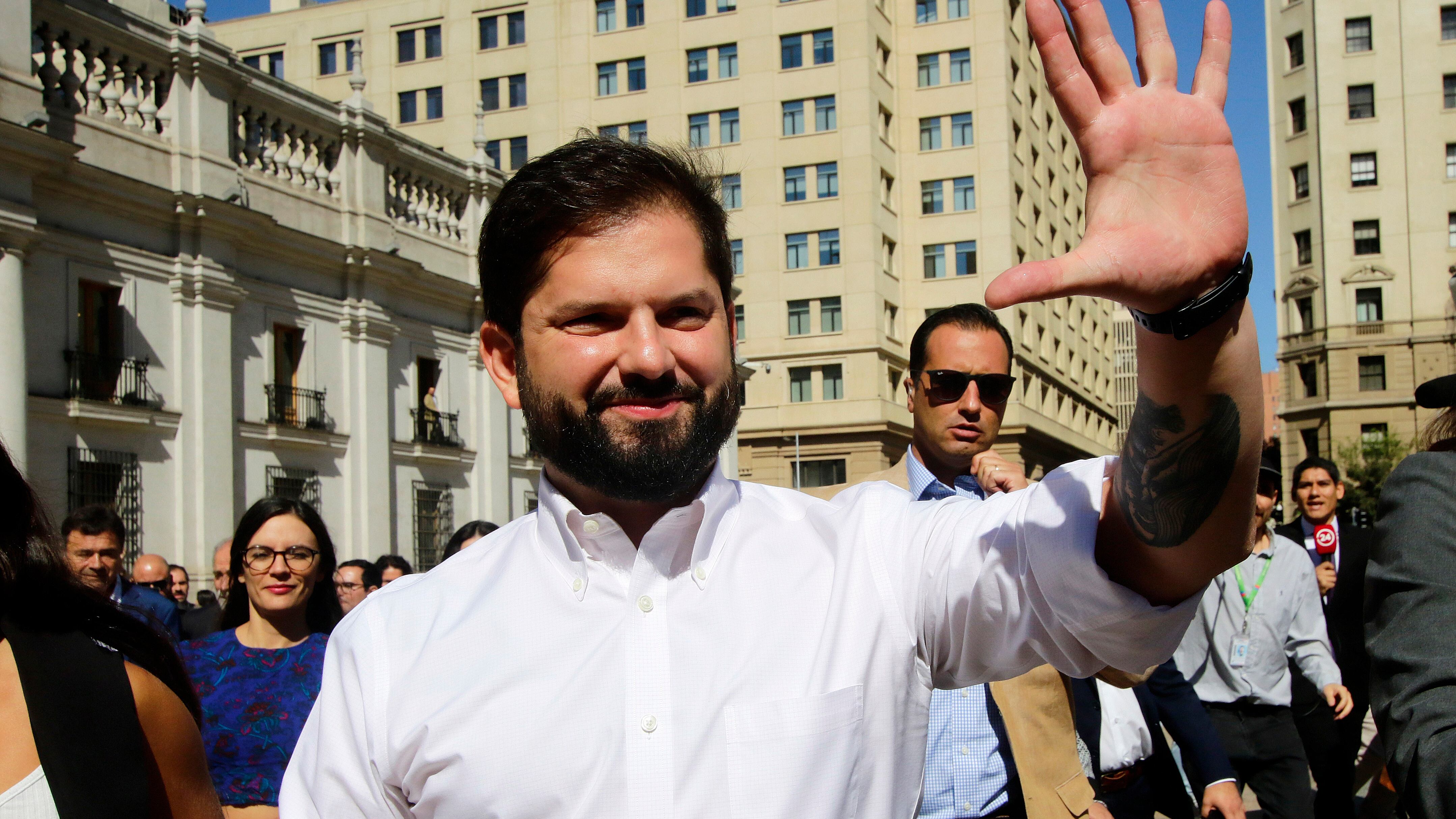 Presidente de la República, Gabriel Boric, junto a su gabinete saludan simpatizantes 11/03/2023 | Javier Salvo/ Aton Chile