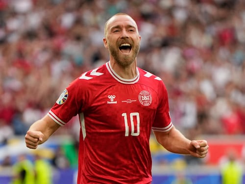 Christian Eriksen reaparece en una Eurocopa a tres años de casi perder la vida