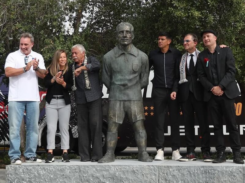 Oscar Plandiura acusó a Aníbal Mosa de plagiar su diseño para hacer la escultura de David Arellano en el centenario de Colo Colo.