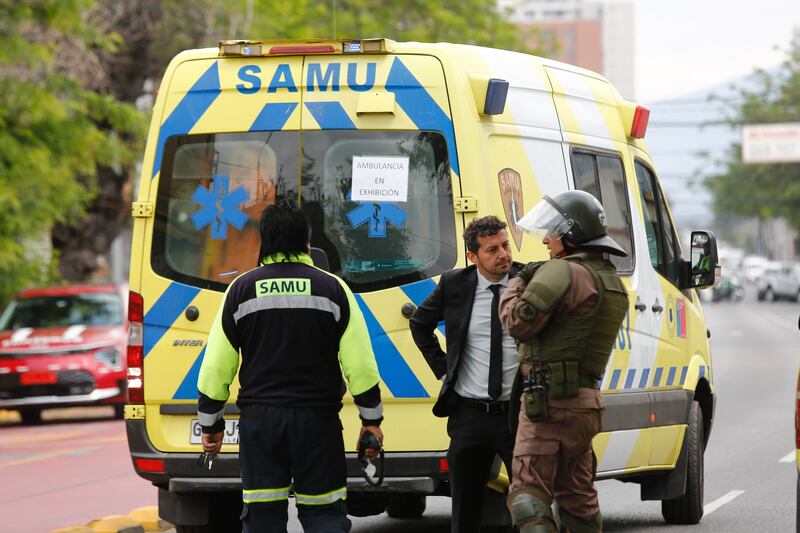 20 alumnos del INBA quemados por manipulación de Molotovs | 23 DE OCTUBRE DE 2024 / SANTIAGO
20 alumnos del Internado Nacional Barros Arana resultaron con quemaduras de diversa consideración por manipulación y confección de artefactos incendiarios para protestas (molotovs)
FOTO: DIEGO MARTIN/AGENCIAUNO