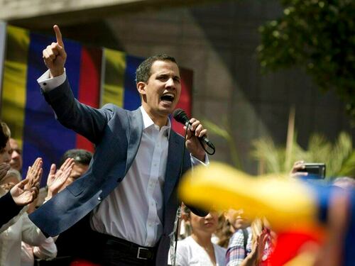 Guaidó denuncia que policía represora de la dictadura está en su casa buscando a su esposa