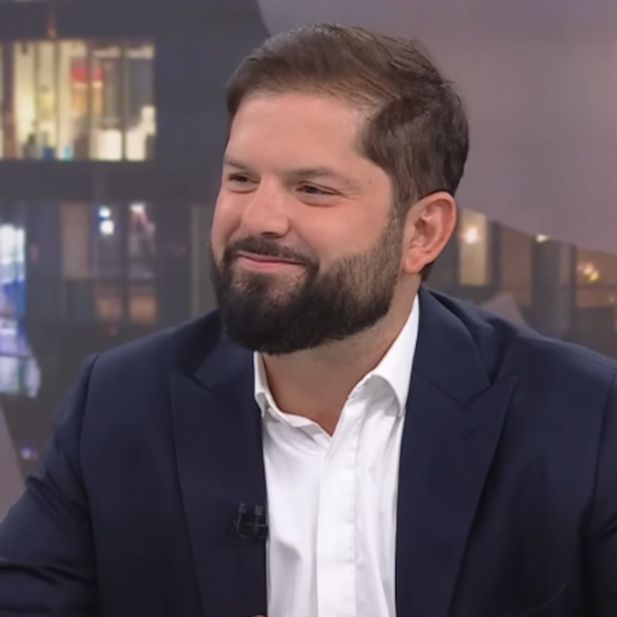 Presidente Boric aclara cambio de vestuario en reunión con Kast Presidente Boric aclara cambio de vestuario en reunión con Kast