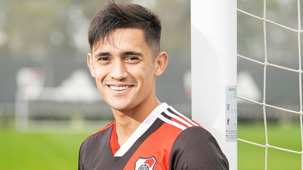 La camiseta de Solari fue una de las más caras que se subastó en el remate que se realizó en la Fundación River. Superó la venta de la chaqueta de Marcelo Gallardo y quedó segunda detrás de una polera de Julián Álvarez.