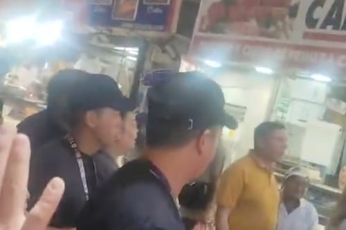 Le gritaron de todo a José Antonio Kast en el barrio Franklin: “Familiar de asesinos...”