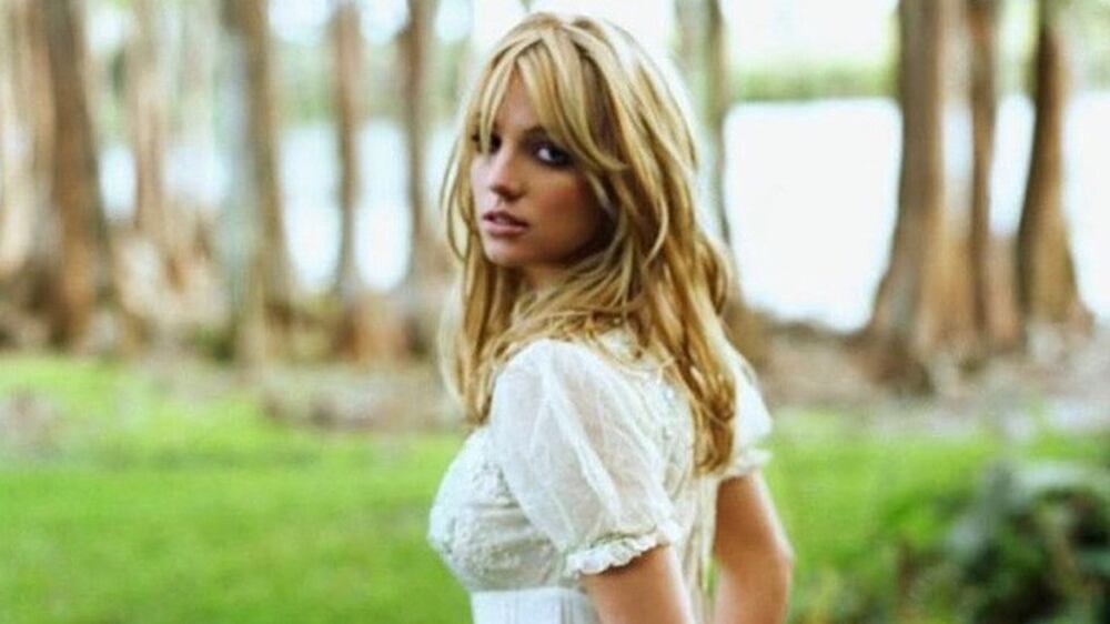 Algunos aseguran que uno de sus canciones es una disculpa de Britney Spears a lo sucedido cuando la hicieron abortar su hijo con Justin Timberlike.