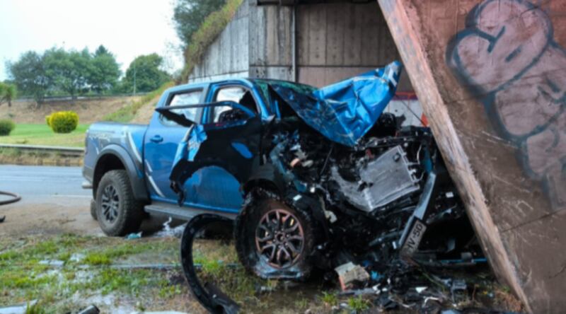 El hermano de Antonia Barra- la joven que se quitó la vida tras ser violada por Martín Prádenas el año 2019- murió en un fatal accidente de tránsito en  en Temuco, región de La Araucanía.
Sebastián Barra, joven de 35 años chocó el vehículo en el bypass de avenida Los Poetas intersección con avenida Caupolicán, a eso de las 07 de la mañana de este sábado, informó T13.