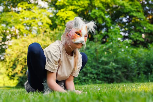 Therians: Advierten graves riesgos biomecánicos por adoptar posturas no humanas