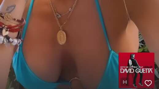 Gissella Gallardo comparte fotos junto a Mauricio Pinilla en un día de piscina.