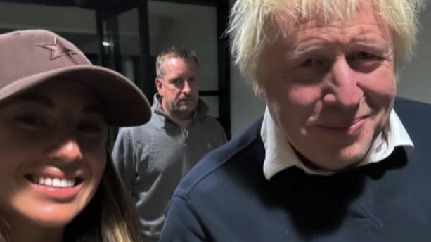 Tita Ureta y Boris Johnson | Instagram