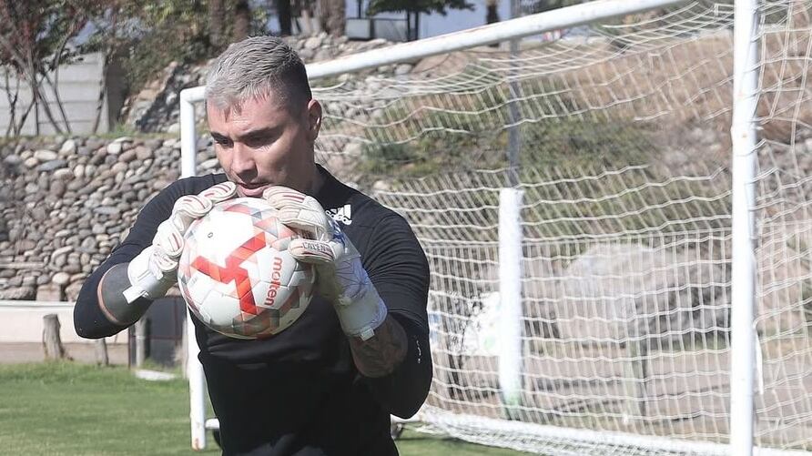 El futbolista que sufrió la amputación de su pie derecho publicó un nuevo registro audiovisual de sus entrenamientos en el Sifup.