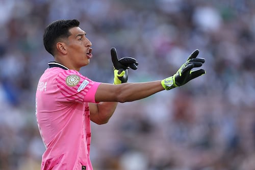 Duro golpe para Colo Colo: no podrá firmar al arquero que era prioridad como refuerzo