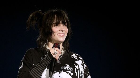 Fan vende bolsa con aire de la cantante