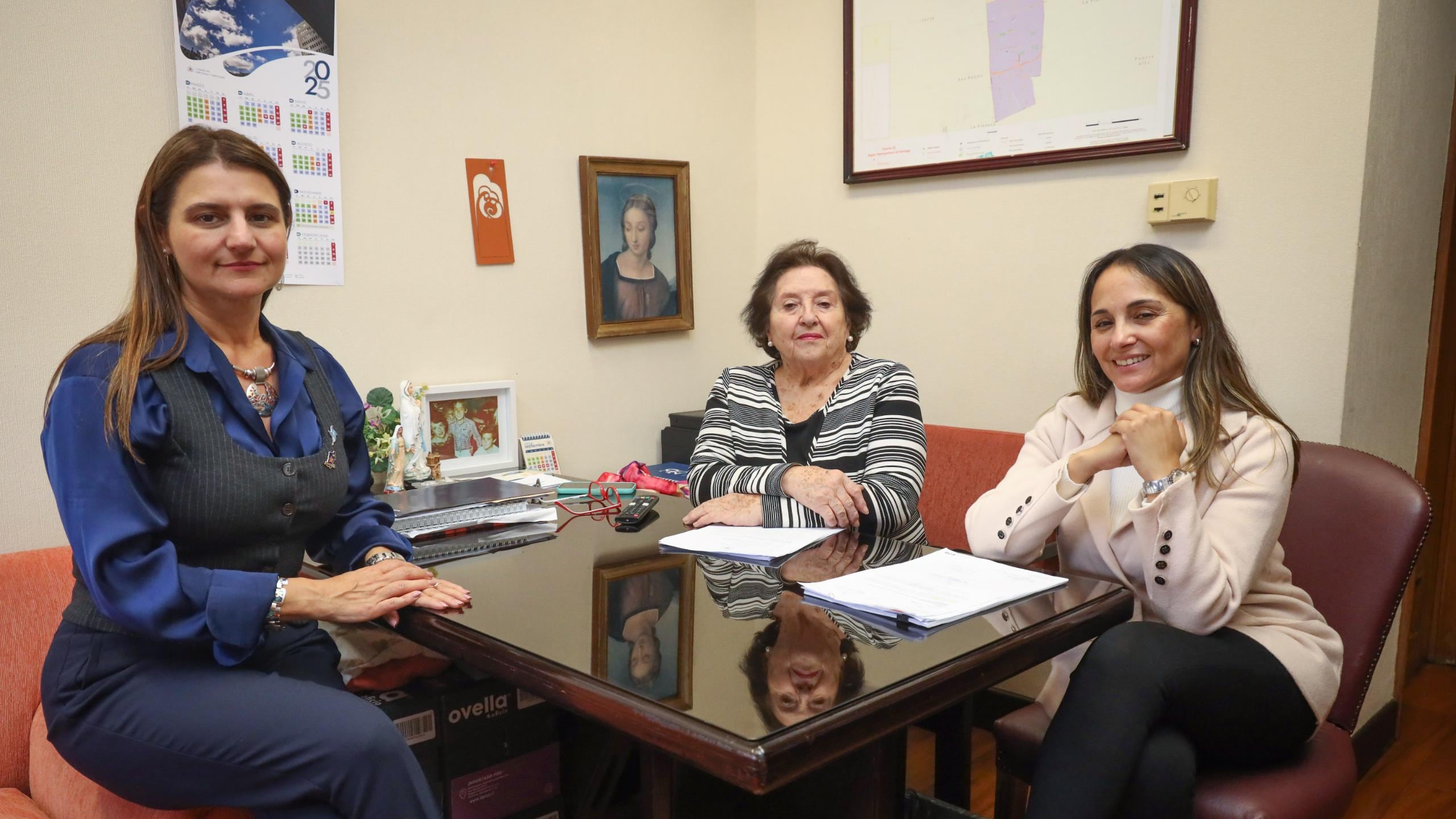 Diputadas María Luisa Cordero, Sofía Cid y Carla Morales
