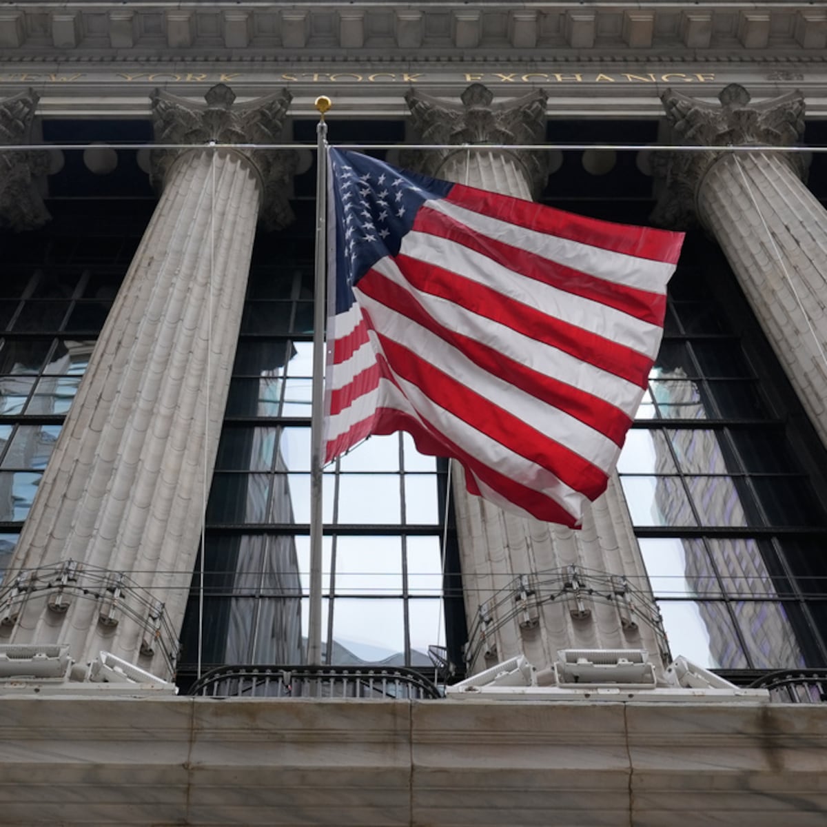 Mercados bursátiles suben tras cese del fuego con Irán Mercados bursátiles suben tras cese del fuego con Irán