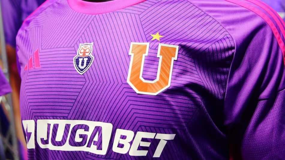 Tercera camiseta del Club Universidad de Chile en 2024