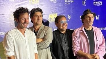 Los cuatro actores protagonizan el filme "Papá al rescate", cuya avant premier se realizó anoche en el cine Hoyts del Parque Arauco.