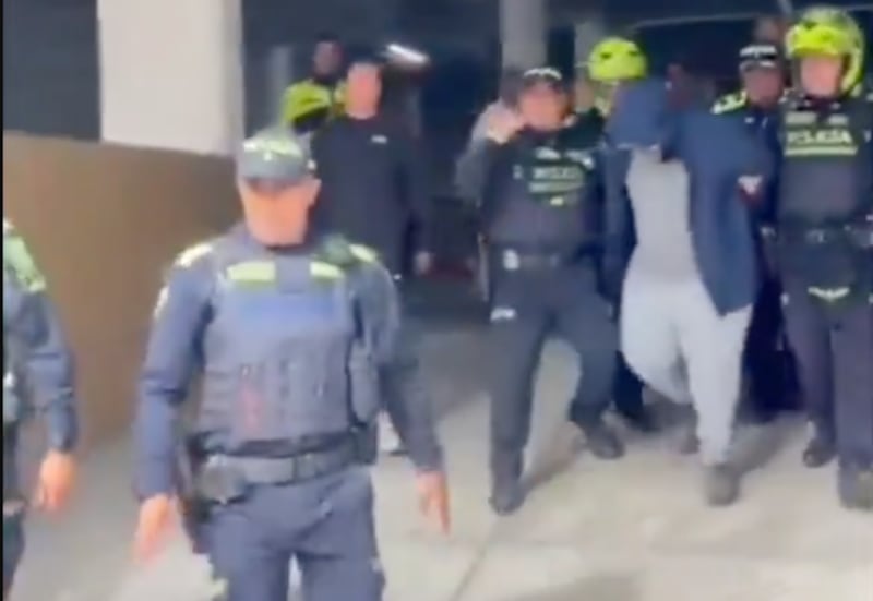 Indignación en Colombia: extranjero fue detenido tras presunta agresión a un menor en un Airbnb - Fuente: Video de X
