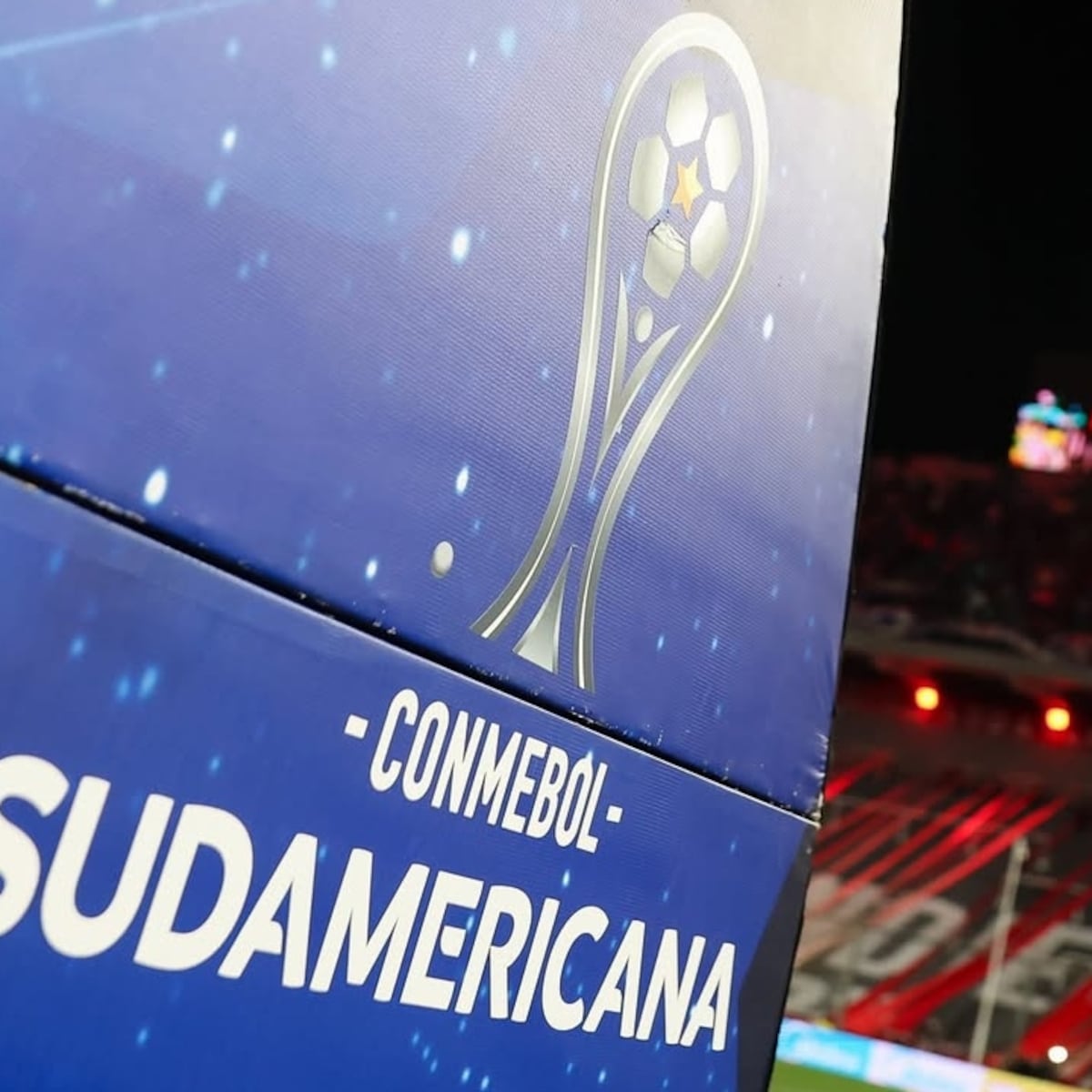 Conmebol revelará castigos de Independiente y la U en Copa Sudamericana Conmebol revelará castigos de Independiente y la U en Copa Sudamericana